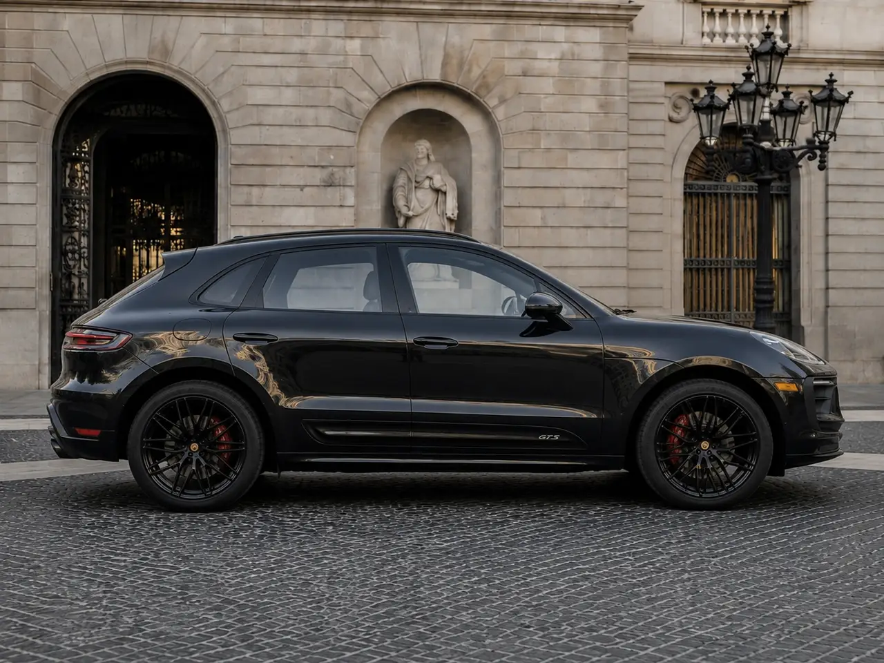 Porsche Macan GTS 2024, front view — Barcelona Luxury Car Rental, Barcelona. The Porsche Macan GTS pairs 440 hp with the practicality of five seats, giving it a…