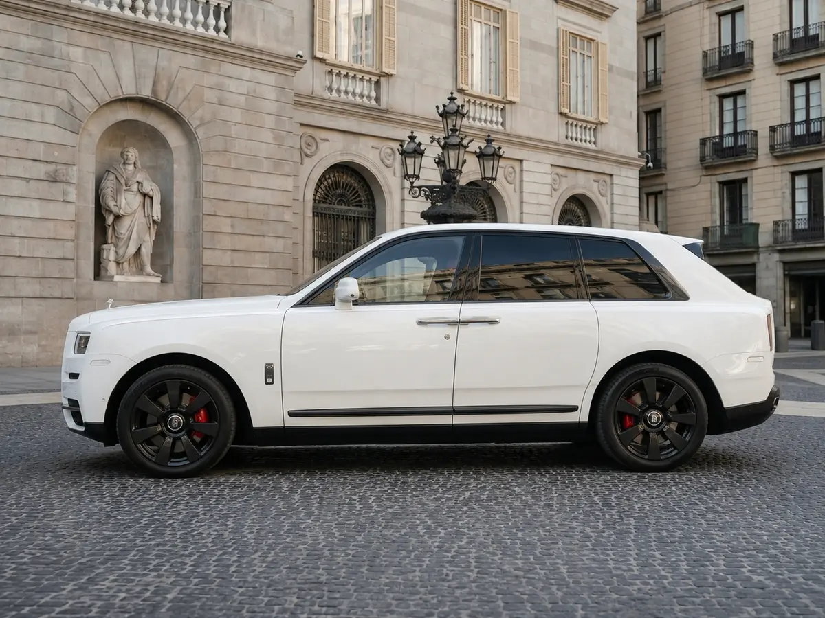 Rolls-Royce Cullinan 2022, exterior — Barcelona Luxury Car Rental, Barcelona. The 2022 Rolls-Royce Cullinan sits apart from the rest of a luxury SUV segment by…