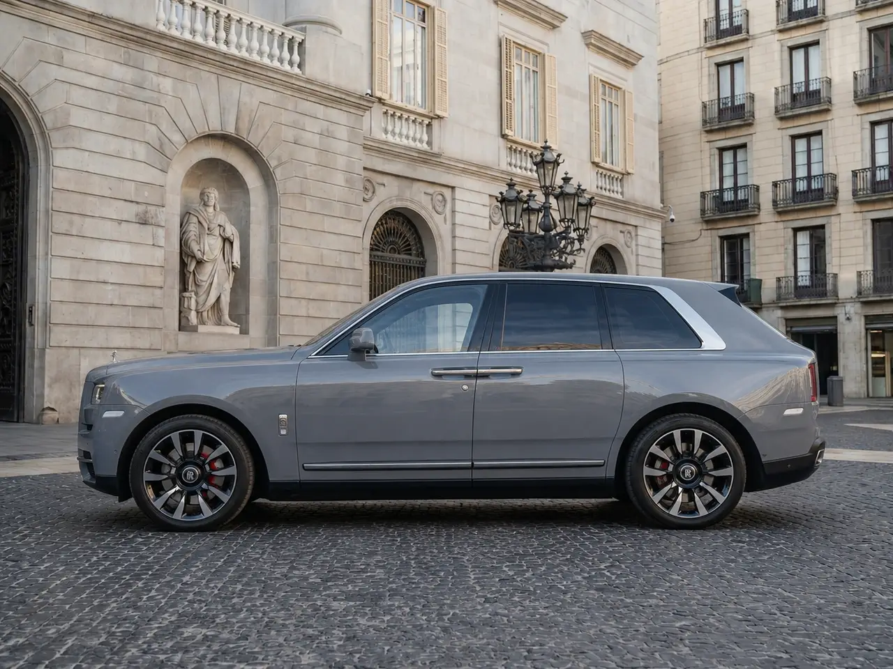 Rolls-Royce Cullinan 2025, exterior — Barcelona Luxury Car Rental, Barcelona. The 2025 Rolls-Royce Cullinan 2025 is the most commanding luxury SUV available for rental…