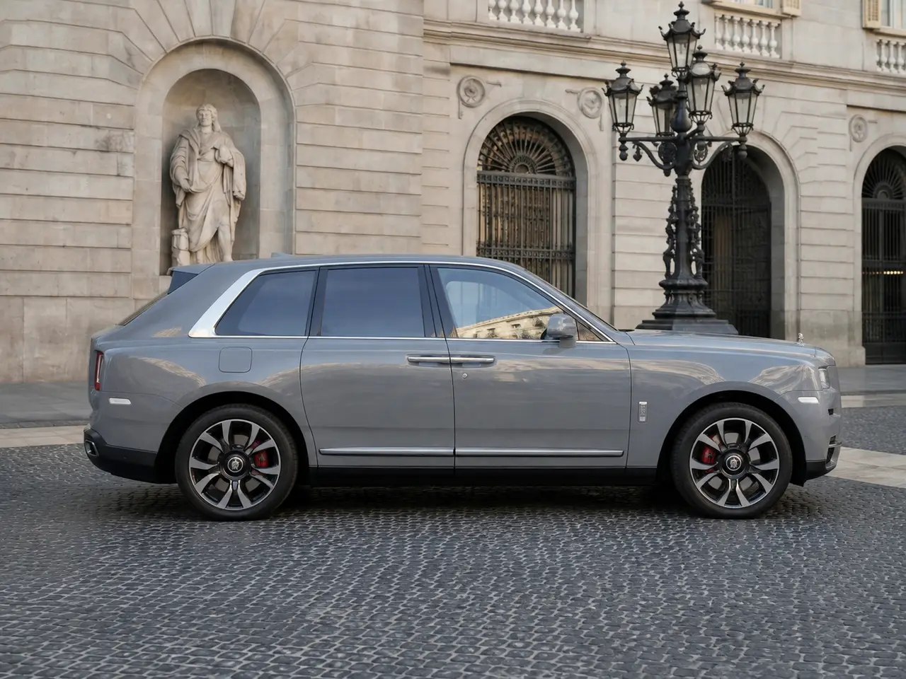 Rolls-Royce Cullinan 2025, front view — Barcelona Luxury Car Rental, Barcelona. The 2025 Rolls-Royce Cullinan 2025 is the most commanding luxury SUV available for rental…