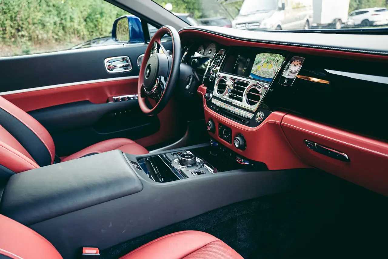 Rolls-Royce Dawn 2022, interior — Barcelona Luxury Car Rental, Barcelona. The Rolls-Royce Dawn carries its 563 hp with the kind of unhurried authority that defines…