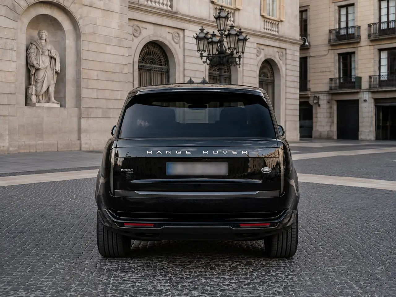 Rover Range Rover Autobiography D350 7s 2025, rear view — Barcelona Luxury Car Rental, Barcelona. The 2025 Range Rover Autobiography D350 7s pairs a 350 hp diesel drivetrain with genuine…
