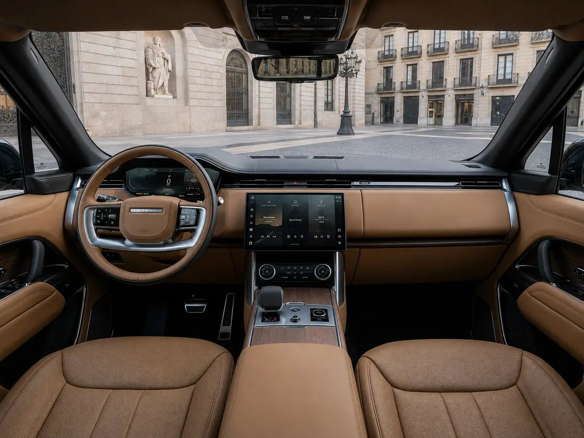 Rover Range Rover Autobiography P530 2026, interior — Barcelona Luxury Car Rental, Barcelona. The 2026 Range Rover Autobiography P530 carries its 530 hp with the kind of restraint…